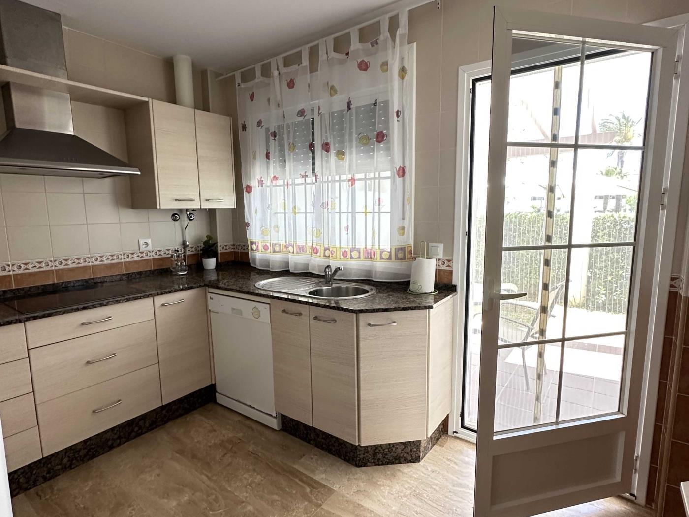 Ref 14c. FLOOR APARTMENT WITH GARDEN in Chiclana de la frontera (Novo sancti petri)