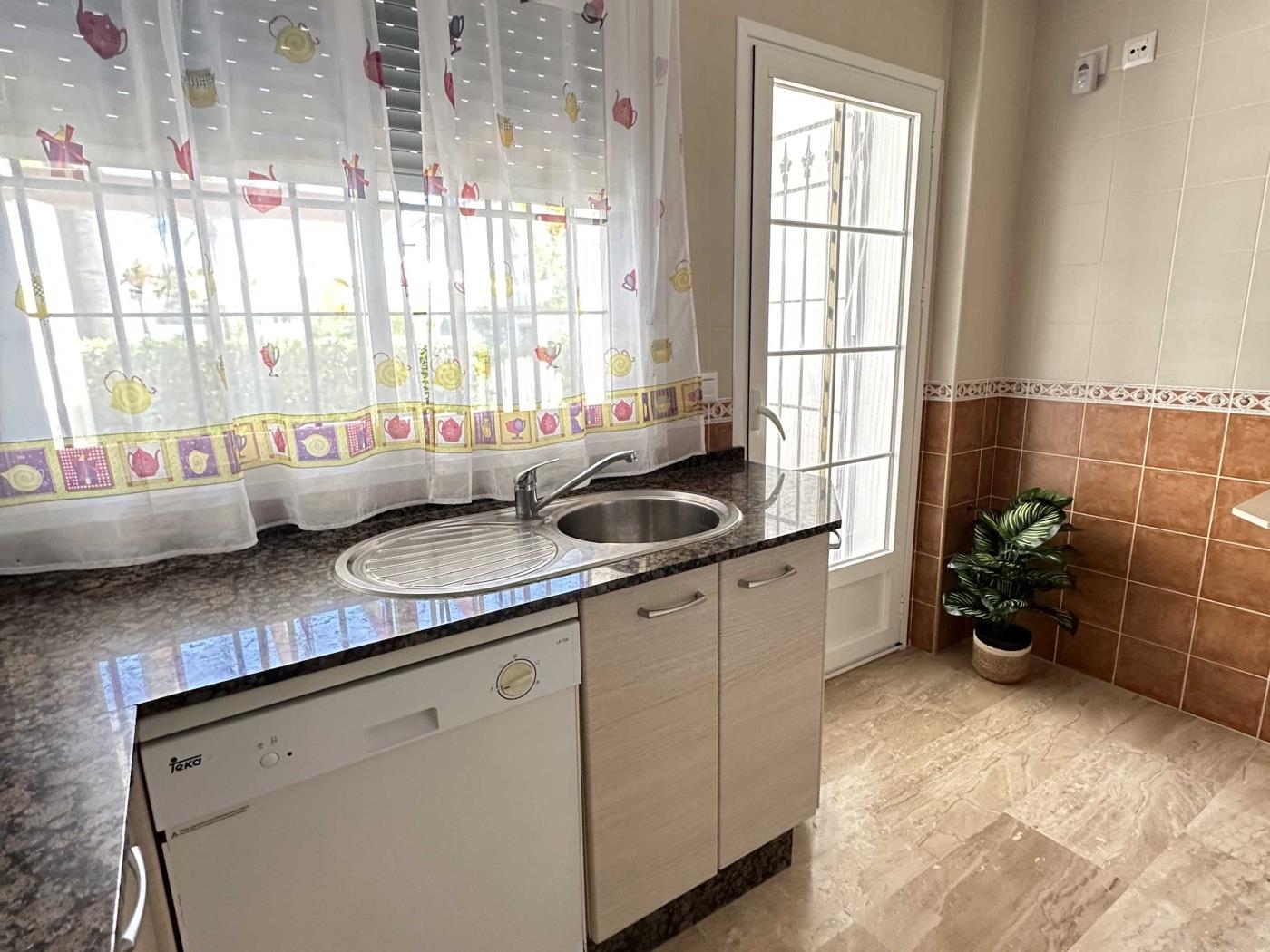 Ref 14c. FLOOR APARTMENT WITH GARDEN in Chiclana de la frontera (Novo sancti petri)