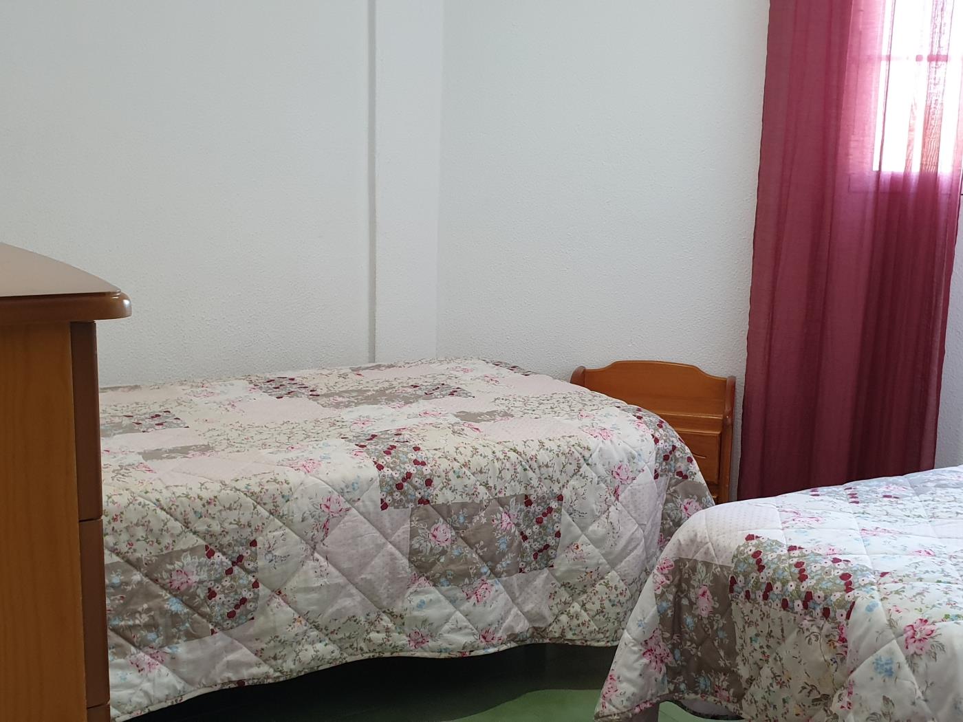 Ref 23V2E. Apartamento de dos dormitorios en planta segunda en Chiclana de la frontera (Cádiz)
