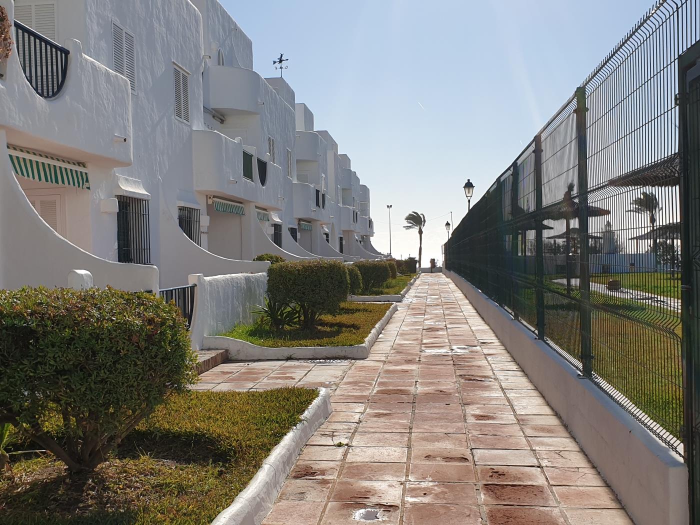 Ref 23V2E. Apartamento de dos dormitorios en planta segunda en Chiclana de la frontera (Cádiz)