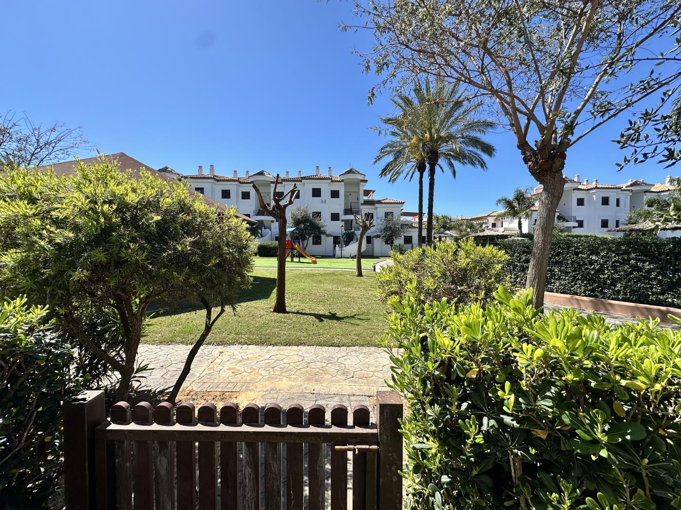 Ref 5/5. GROUND FLOOR APARTMENT WITH GARDEN VIEWS in Chiclana de la frontera