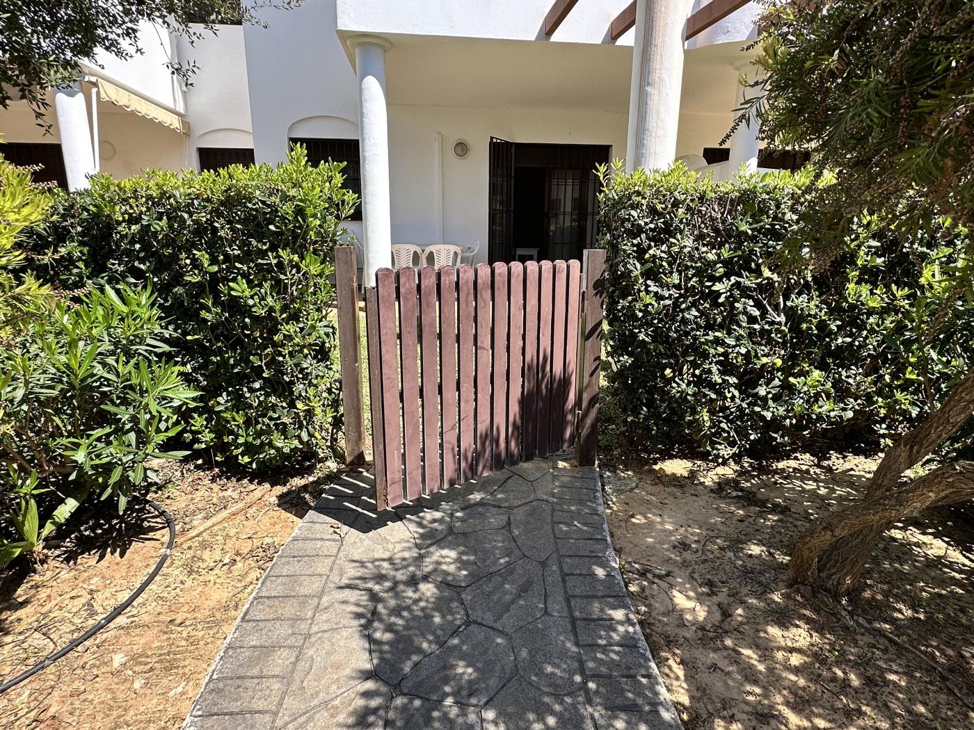 Ref 5/5. GROUND FLOOR APARTMENT WITH GARDEN VIEWS in Chiclana de la frontera