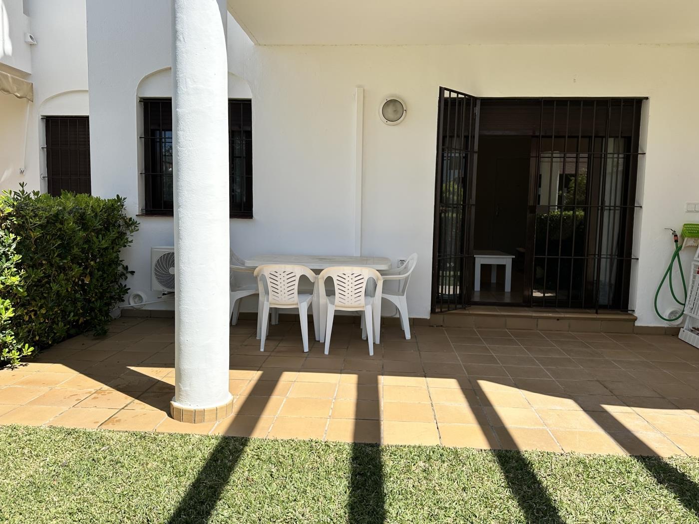 Ref 5/5. GROUND FLOOR APARTMENT WITH GARDEN VIEWS in Chiclana de la frontera