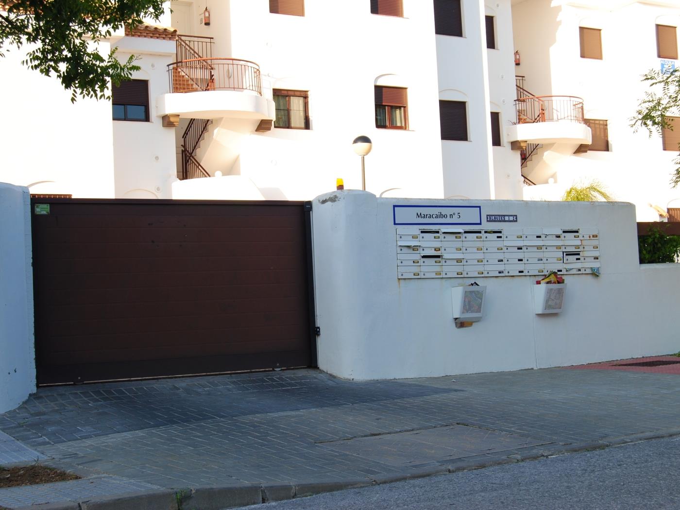Ref 5/5. GROUND FLOOR APARTMENT WITH GARDEN VIEWS in Chiclana de la frontera