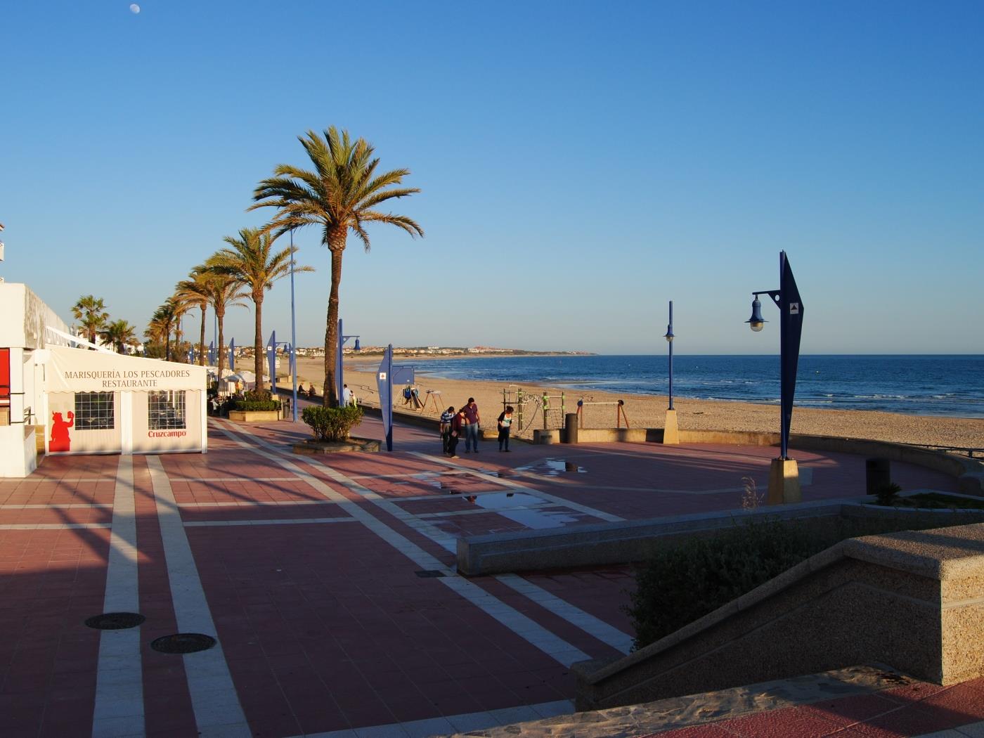 Ref 5/5. GROUND FLOOR APARTMENT WITH GARDEN VIEWS in Chiclana de la frontera