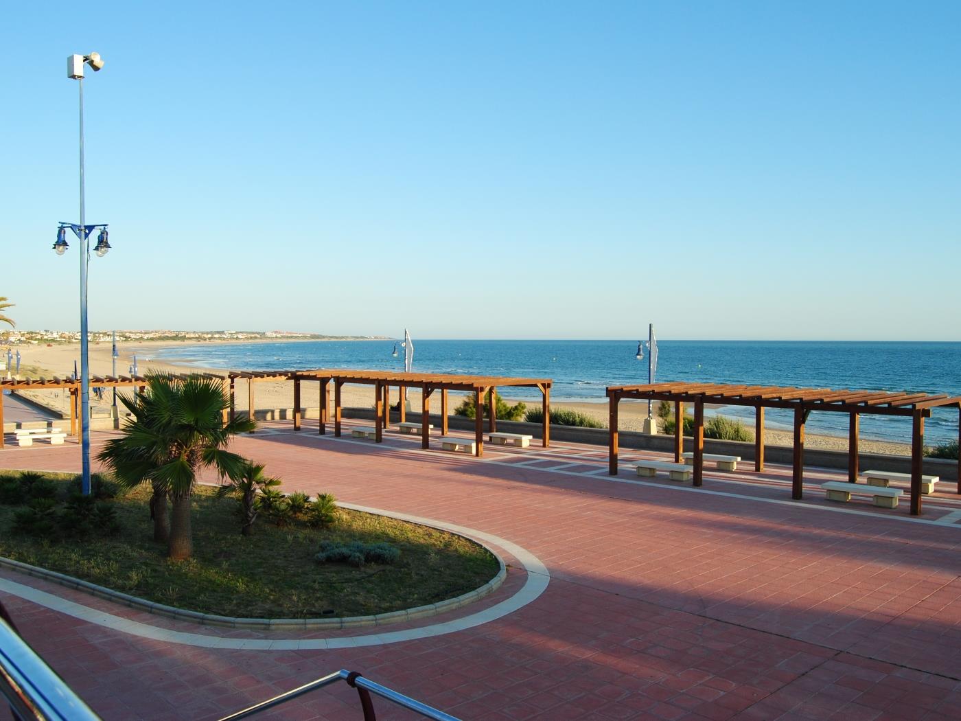 Ref 5/5. GROUND FLOOR APARTMENT WITH GARDEN VIEWS in Chiclana de la frontera