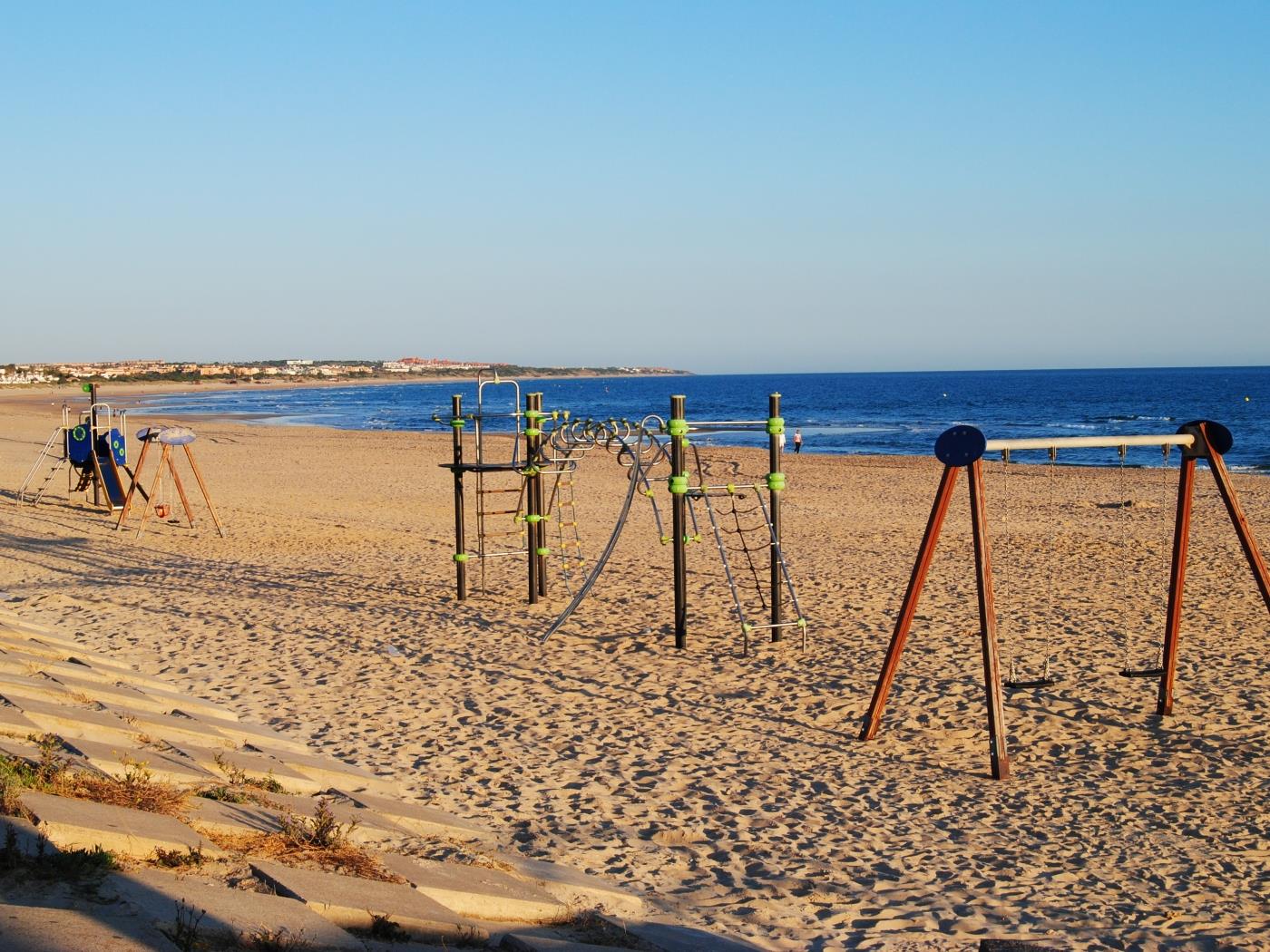 Ref 5/5. GROUND FLOOR APARTMENT WITH GARDEN VIEWS in Chiclana de la frontera