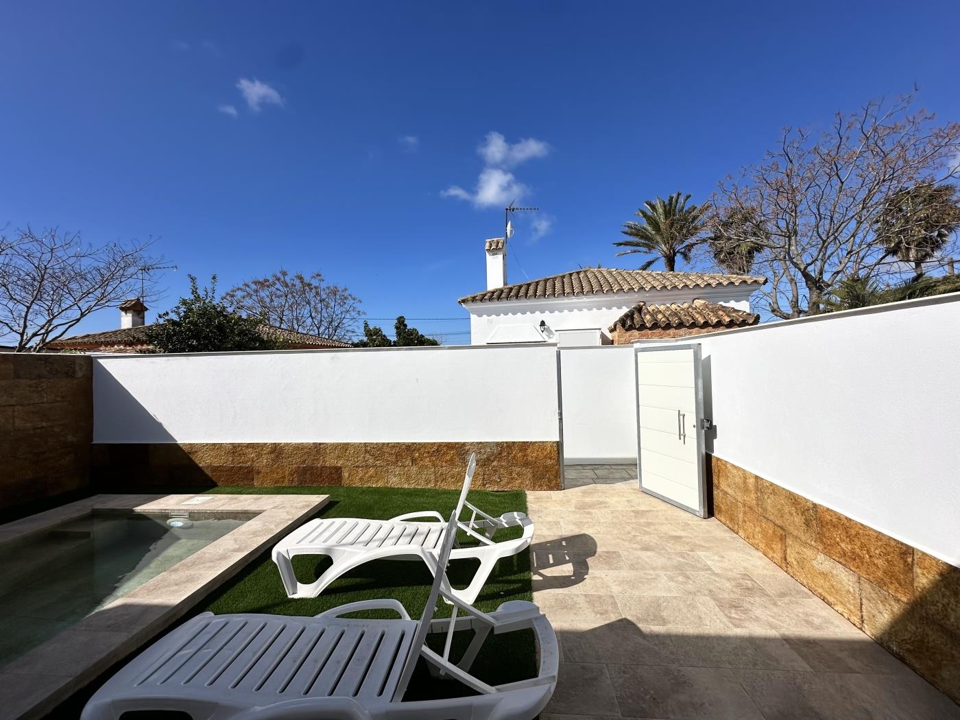 Ref P2. APARTAMENTO DE 1 HABITACIÓN CON PISCINA PRIVADA. en Chiclana de la Frontera