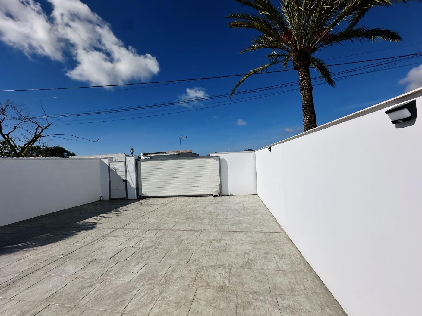 Ref P1. CHALET WITH TWO BEDROOMS AND PRIVATE POOL. in Chiclana de la Frontera