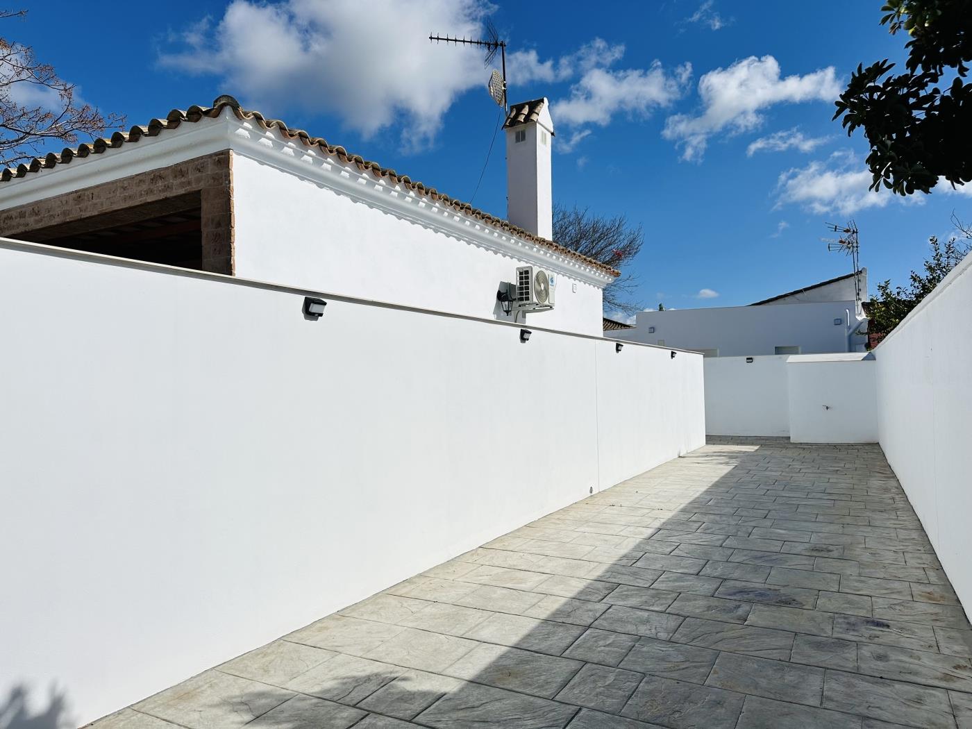 Ref P2. 1 BEDROOM APARTMENT WITH PRIVATE POOL. in Chiclana de la Frontera