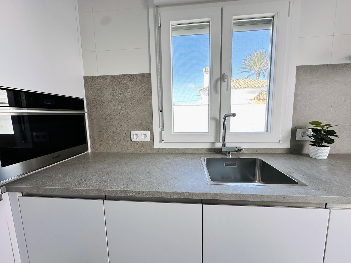 Ref P2. 1 BEDROOM APARTMENT WITH PRIVATE POOL. in Chiclana de la Frontera