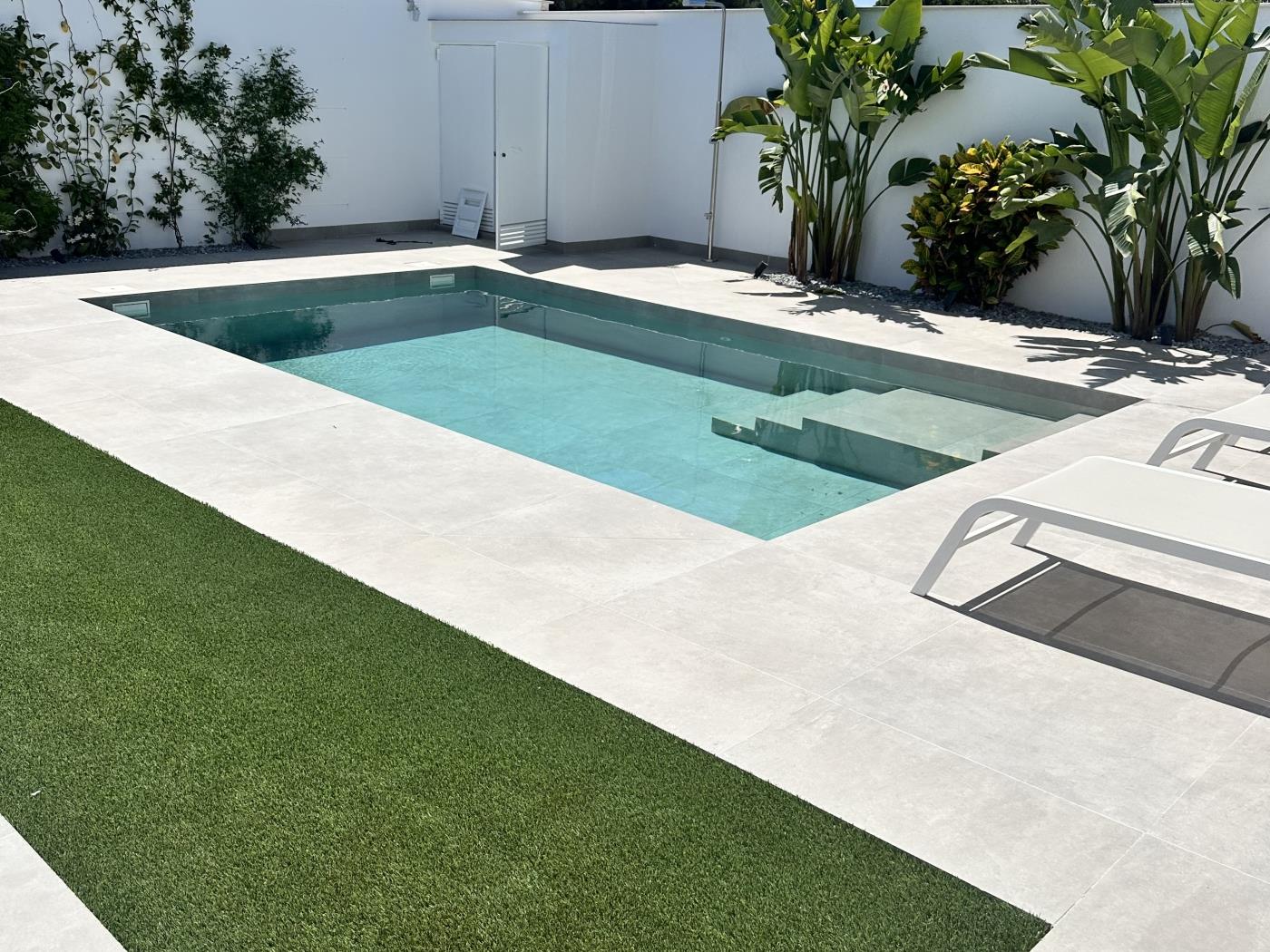 Ref A. VILLA WITH TRHEE BEDROOMS AND PRIVATE POOL. in Chiclana de la frontera