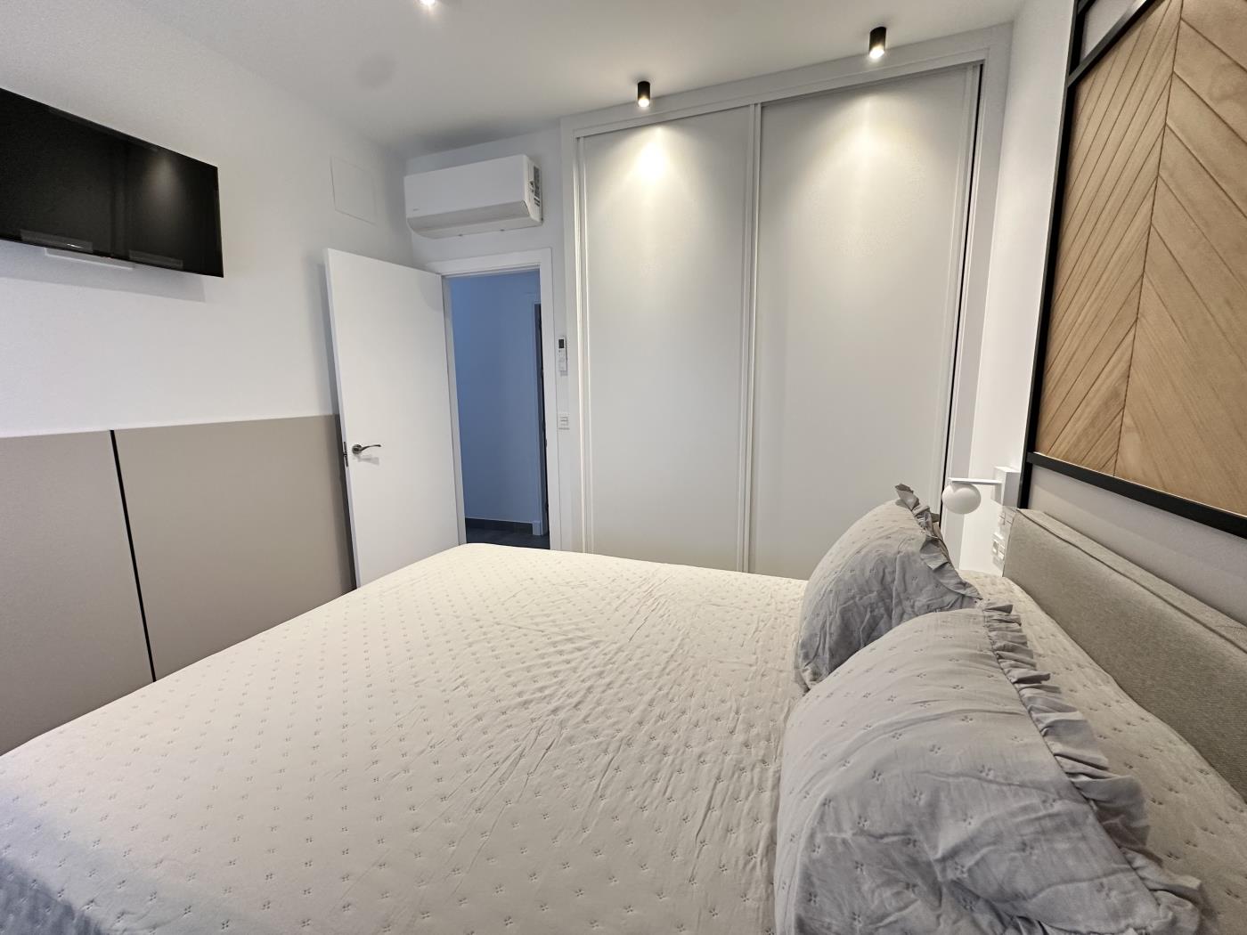 Ref A. VILLA WITH TRHEE BEDROOMS AND PRIVATE POOL. in Chiclana de la frontera