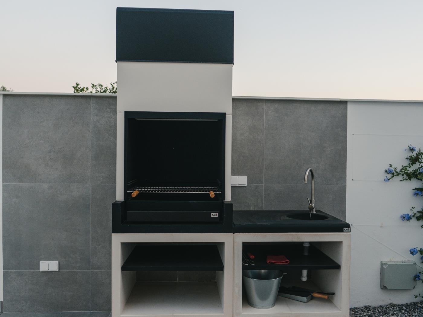 Ref A. VILLA WITH TRHEE BEDROOMS AND PRIVATE POOL. in Chiclana de la frontera