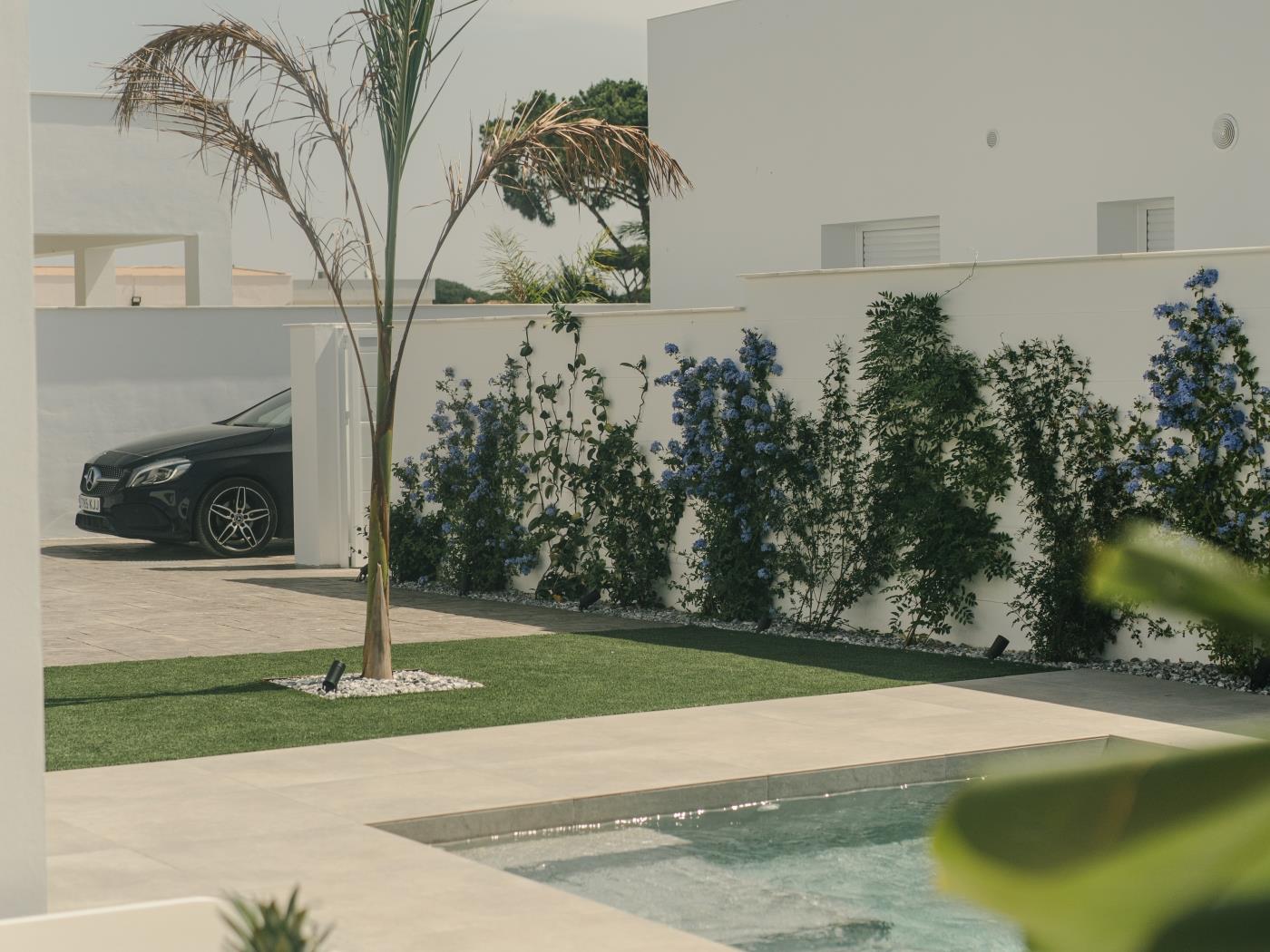 Ref B. VILLA WITH TRHEE BEDROOMS AND PRIVATE POOL. in Chiclana de la frontera