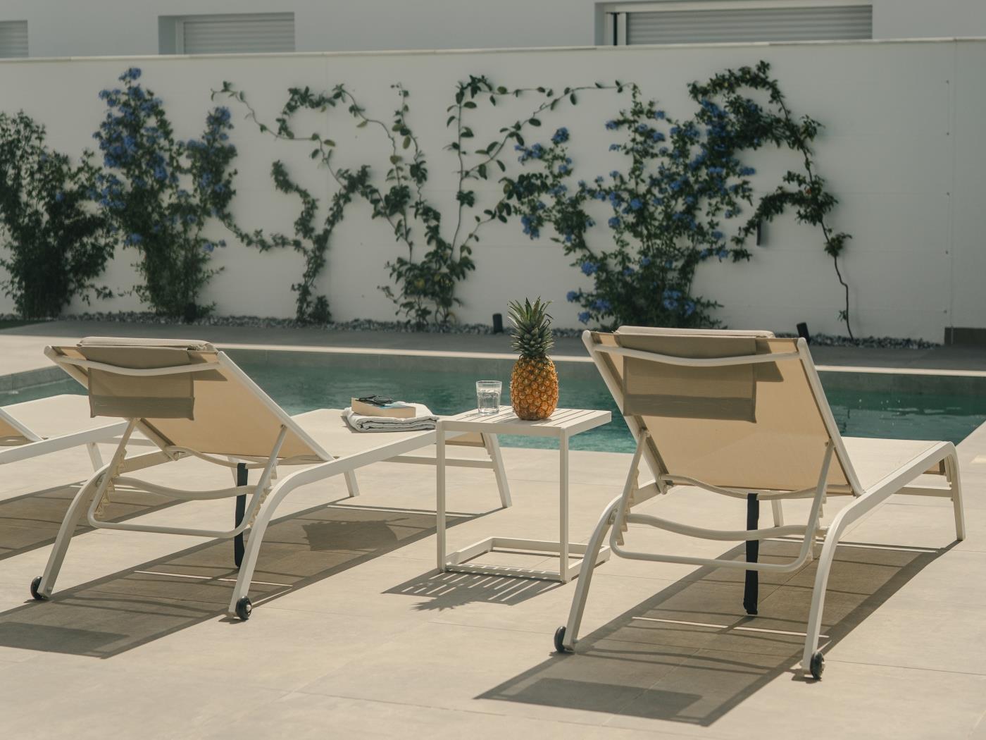 Ref B. VILLA WITH TRHEE BEDROOMS AND PRIVATE POOL. in Chiclana de la frontera